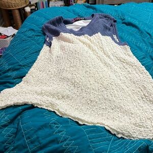 Blue and white top XL